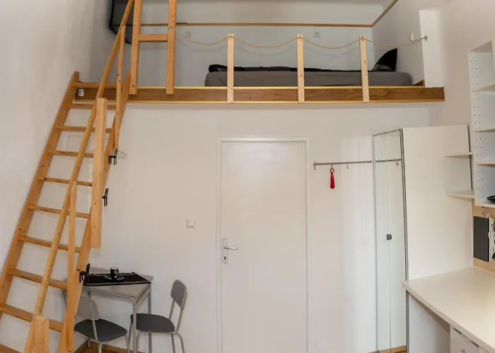 Gemuetliches Mit Hochbett Im Herzen Von Lägenhet